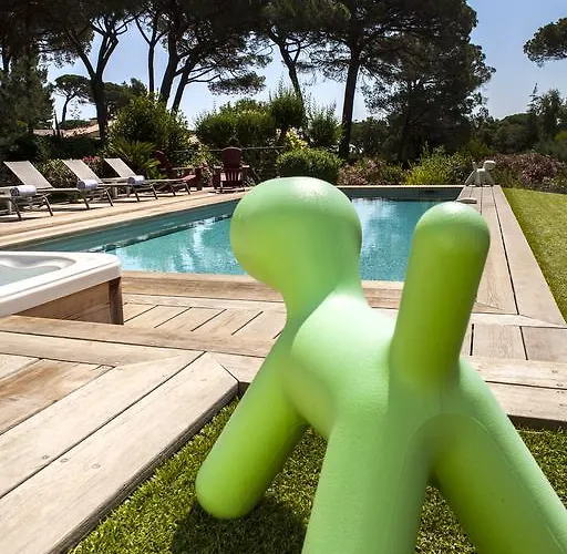 Californie Oda ve Kahvaltı 4*